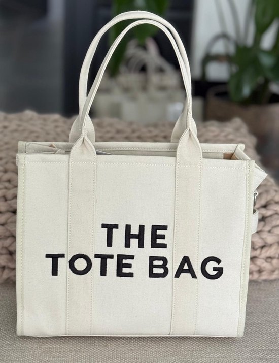Sac femme - Le Tote Bag - Toile - blanc - lettres brodées noires 33 x 27 cm.