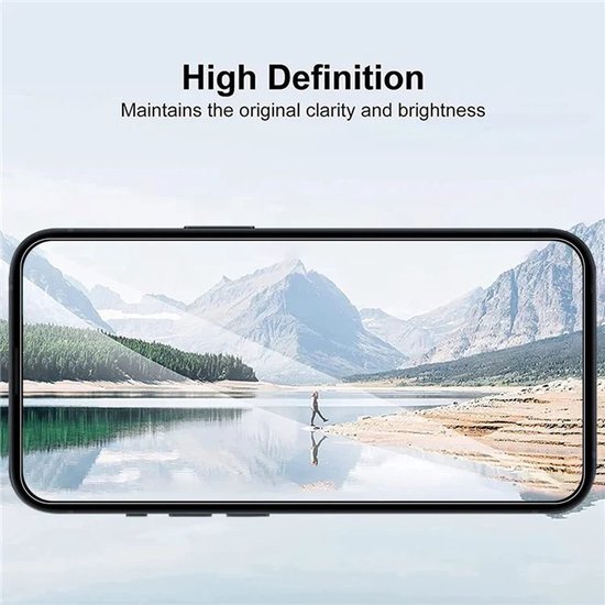 Téléphone avec protecteur d'écran affichant un paysage de montagne avec une personne au premier plan.