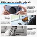 Man houdt magnetische oplader aan iPhone, persoon op laptop, man belt.