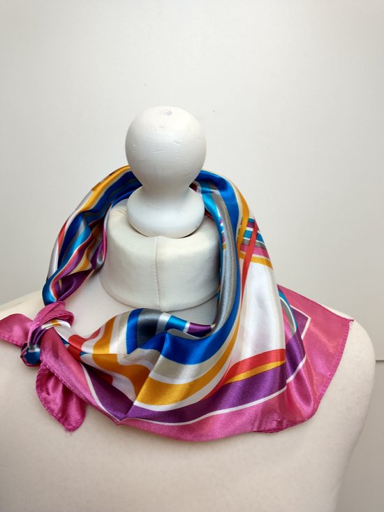 Vierkante dames neksjaal Bente-fantasiemotief-fuchsia wit paars turquoise blauw grijs geel rood koningsblauw beige-50x50