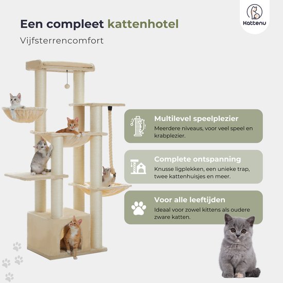 Een beige krabpaal met meerdere niveaus en zes katten, met tekst over "vijfsterrencomfort".