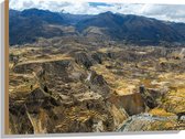 WallClassics - Hout - Uitzicht over Bergen in Peru - 80x60 cm - 9 mm dik - Foto op Hout (Met Ophangsysteem)