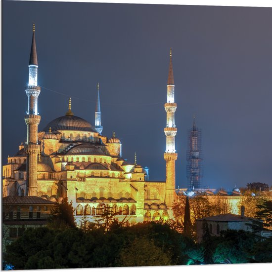 WallClassics - Dibond - Sultan AhmetMoskee in de Nacht in Istanbul, Turkije - 80x80 cm Foto op Aluminium (Wanddecoratie van metaal)