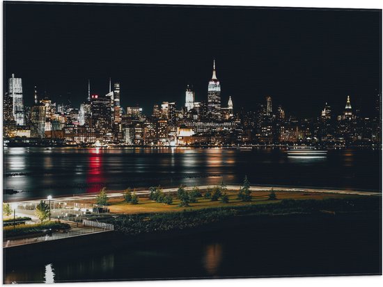 Vlag - Skyline in New York in de Nacht - 80x60 cm Foto op Polyester Vlag