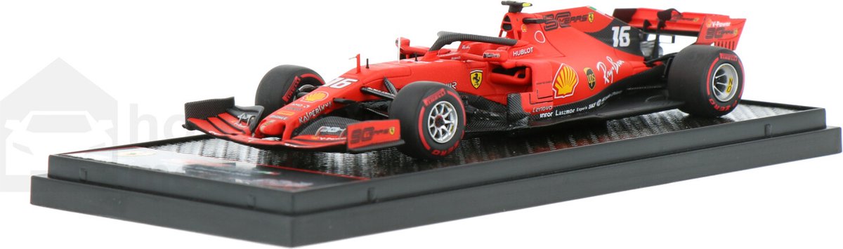 De 1:43 Diecast modelauto van de Ferrari SF90 #16 van de GP van Australië 2019.De coureur is Charles LeClerc.Dit schaalmodel is beperkt tot 350 stuks. De fabrikant is BBR Models.