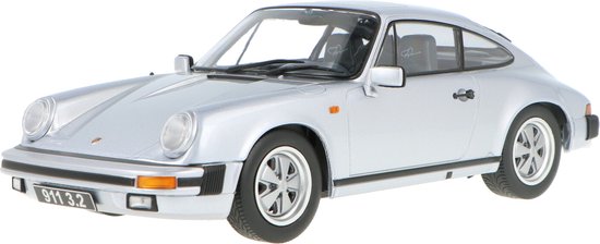 Foto: Het 1 18 diecast model van de porsche 911 3 2 coupe van 1988 in silvergrey de fabrikant van het schaalmodel is kk scale this model is alleen online beschikbaar 