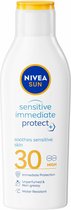 NIVEA SUN Sensitive Immediate Protect Zonnemelk - Gevoelige huid - SPF 30 - Zonnebrand - Met aloë vera en jojobaolie - Zonbescherming - 200 ml