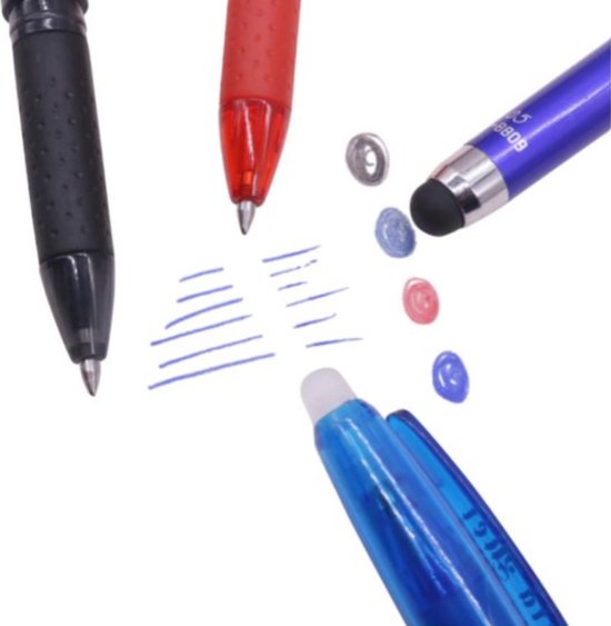 Close-up van vier uitwisbare pennen: één zwarte, één rode, één blauwe met stylus en één blauwe pen met een gum aan het uiteinde.