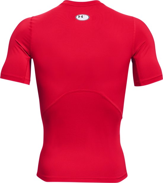 Rood sportshirt van Under Armour, korte mouwen, met logo op de rug.