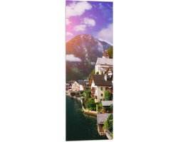Vlag - Traditionele Huisjes aan de Rand van Hallstäter Meer, Oostenrijk - 30x90 cm Foto op Polyester Vlag