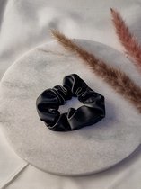 C-line Scrunchie Zwart Leatherlook Imitatie Leer - Haarelastiek - Updo - Ponytail - Bun - Hair Tie