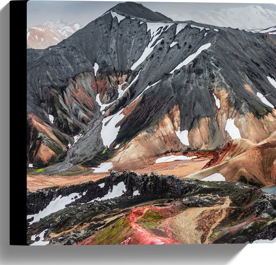 Canvas - Regenboog Tinten Bergen in Vulkaan Gebied - 30x30 cm Foto op Canvas Schilderij (Wanddecoratie op Canvas)
