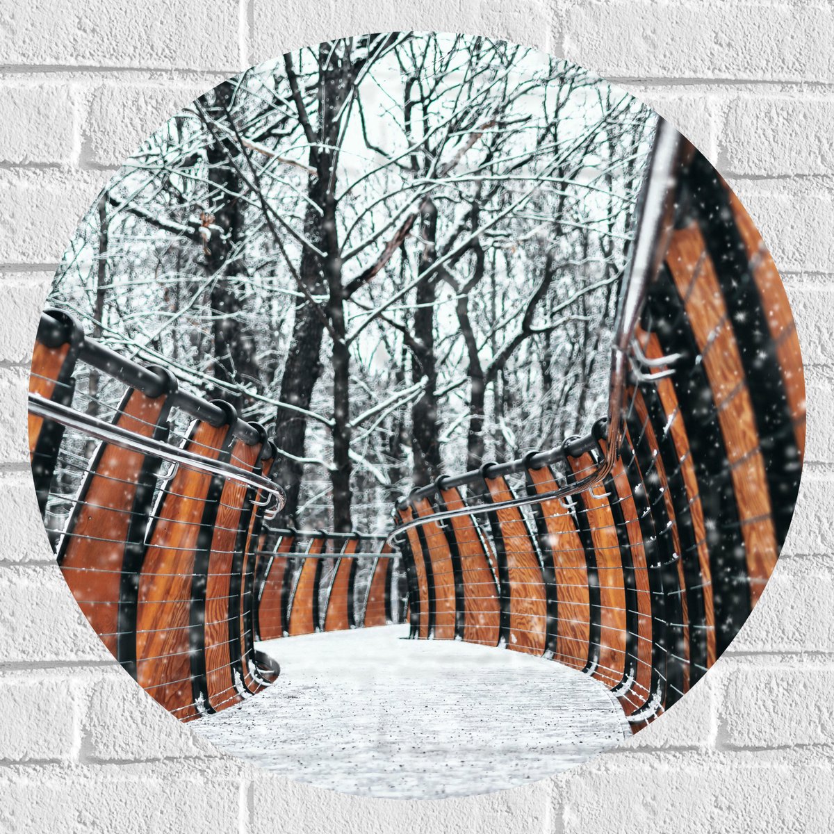Muursticker Cirkel - Hekwerk in Ondergesneeuwd Bos - 60x60 cm Foto op Muursticker
