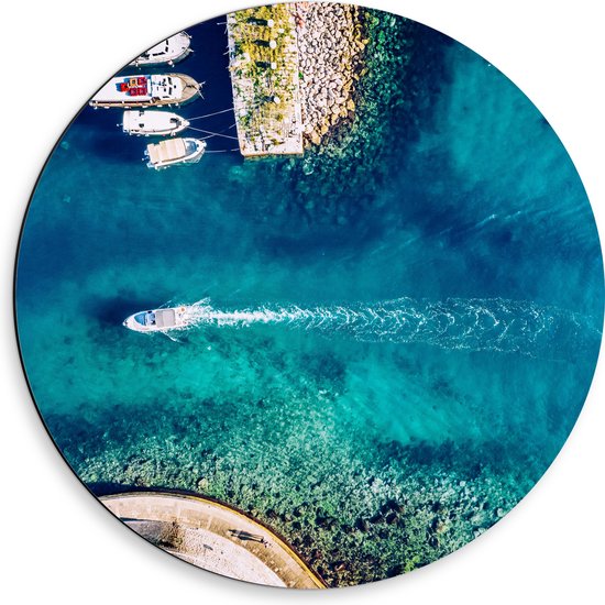 Dibond Muurcirkel - Bovenaanzicht Boten in de Blauwe Haven - 50x50 cm Foto op Aluminium Muurcirkel (met ophangsysteem)