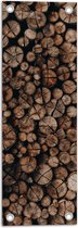 Tuinposter – Verzameling Smalle Doorgesneden Boomstammen - 20x60 cm Foto op Tuinposter (wanddecoratie voor buiten en binnen)