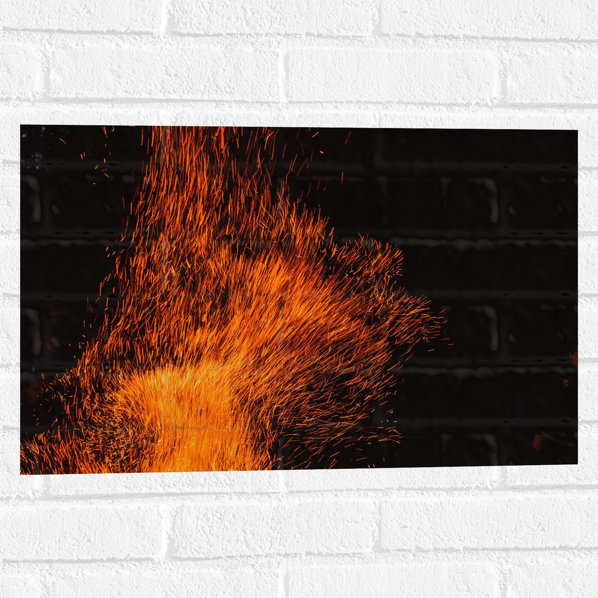 Muursticker - Oranje Spetters van Vuurkorf - 60x40 cm Foto op Muursticker
