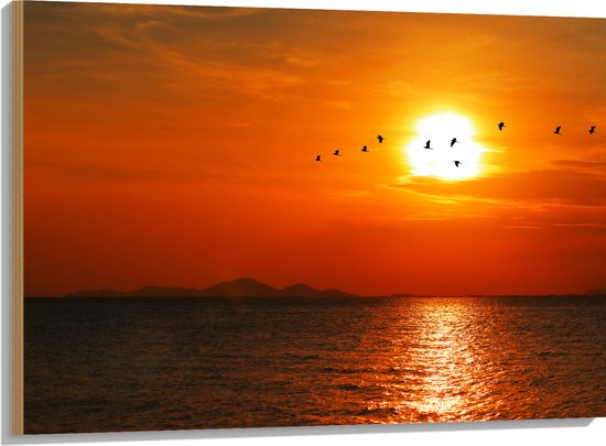 Hout - Silhouet van Zwerm Vogels bij Zonsondergang boven de Zee - 100x75 cm - 9 mm dik - Foto op Hout (Met Ophangsysteem)