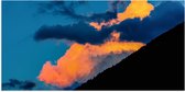 Poster Glanzend – Lichte en Donkere Wolken in de Lucht achter Berg - 100x50 cm Foto op Posterpapier met Glanzende Afwerking