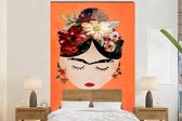 Portret - Frida Kahlo - Oranje - Vrouw - Bloemen - Behangpapier