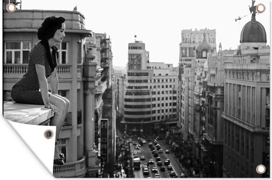 Muurdecoratie Madrid - Architectuur - Spanje - Vrouw - 180x120 cm - Tuinposter - Tuindoek - Buitenposter