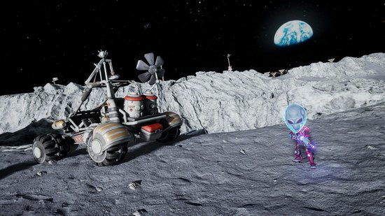 Een alien met een rode outfit staat op de maan bij een maanwagen, met de aarde aan de hemel.