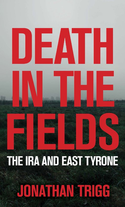 Boekomslag met de titel "DEATH IN THE FIELDS" in rode letters, met de ondertitel "THE IRA AND EAST TYRONE" en de auteur "JONATHAN TRIGG". De achtergrond is een wazig veld.