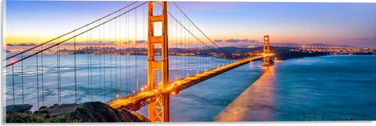 Acrylglas - Verlichte Golden Gate Bridge in de Avond in San Francisco - 60x20 cm Foto op Acrylglas (Met Ophangsysteem)