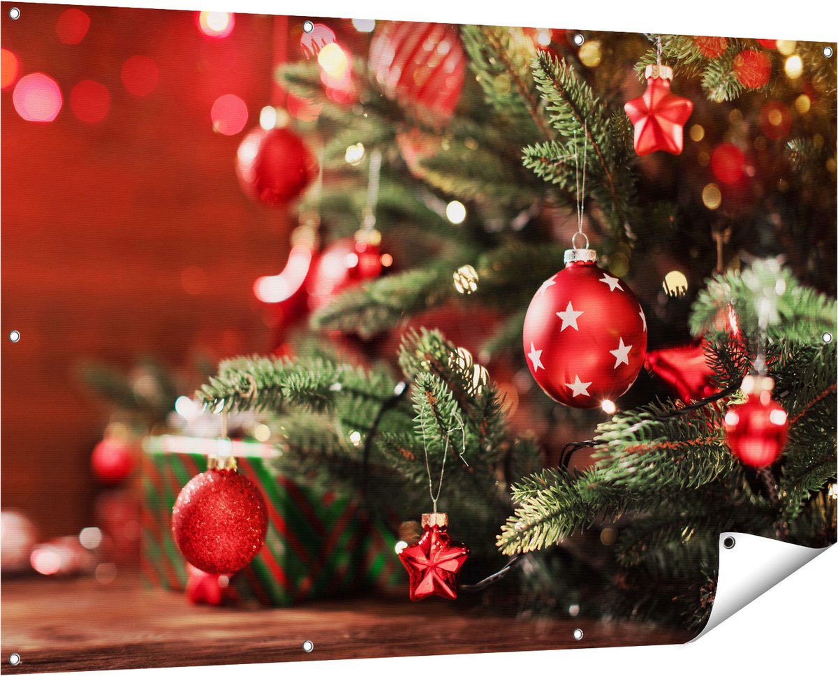 Gards Tuinposter Kerstboom met Rode Lichtjes en Kerstballen - 150x100 cm - Tuindoek - Tuindecoratie - Wanddecoratie buiten - Tuinschilderij Multikleur