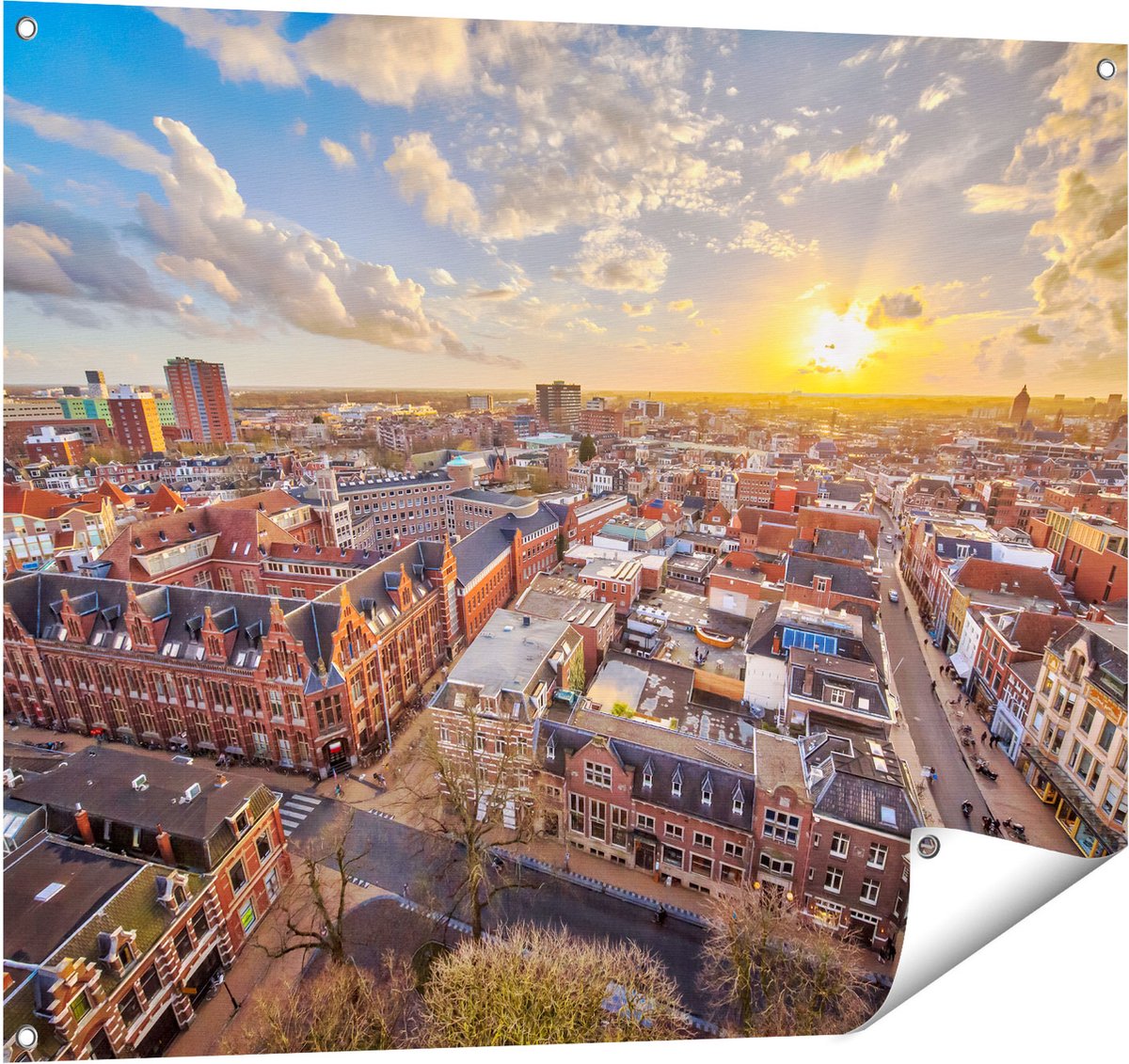 Gards Tuinposter Groningen Stad bij Zonsondergang - 100x80 cm - Tuindoek - Tuindecoratie - Wanddecoratie buiten - Tuinschilderij Multikleur