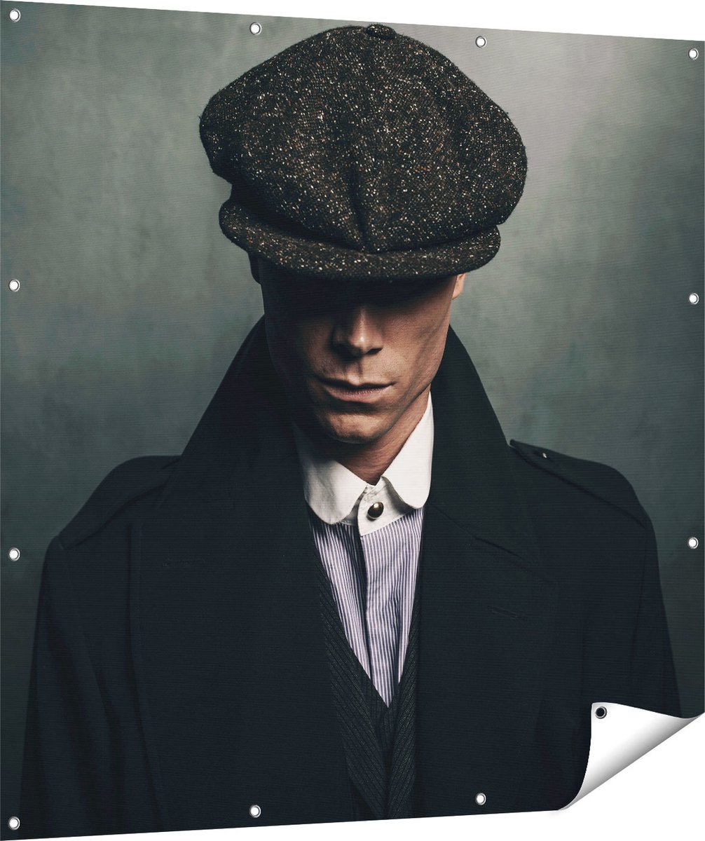 Gards Tuinposter Engelse Gangster met een Pet uit Jaren 1920 - 120x120 cm - Tuindoek - Tuindecoratie - Wanddecoratie buiten - Tuinschilderij Multikleur