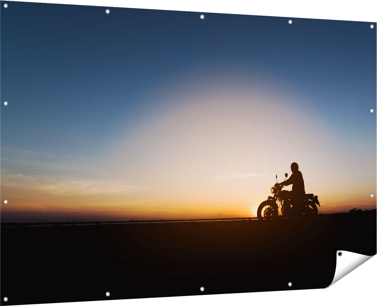 Gards Tuinposter Silhouet van een Motor bij Zonsondergang - 180x120 cm - Tuindoek - Tuindecoratie - Wanddecoratie buiten - Tuinschilderij Multikleur