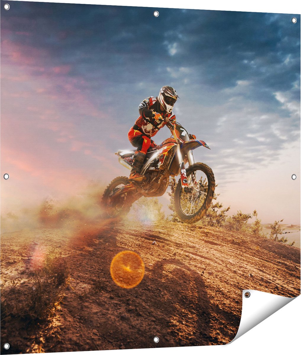 Gards Tuinposter Motorcross op een Heuvel bij Zonsondergang - 100x100 cm - Tuindoek - Tuindecoratie - Wanddecoratie buiten - Tuinschilderij Multikleur