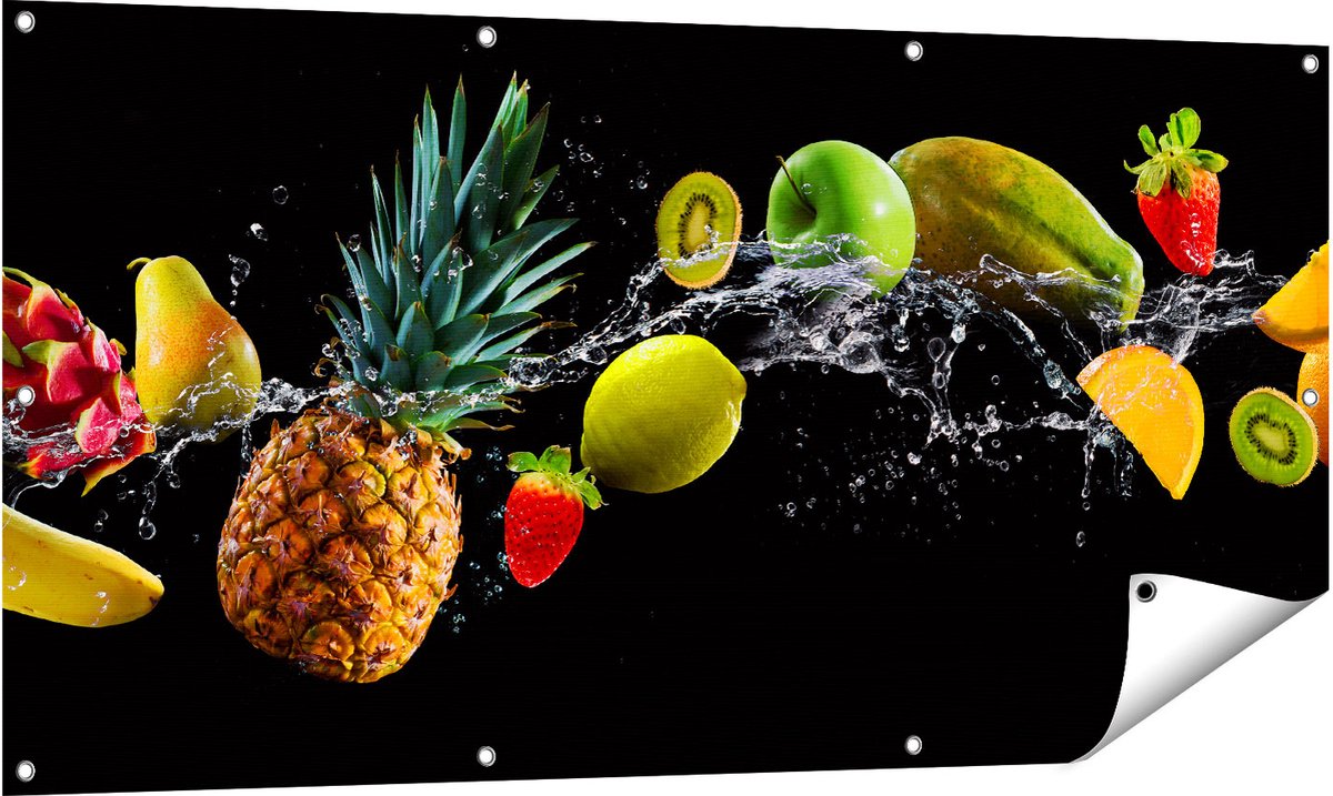 Gards Tuinposter Fruit met Water op Zwart Achtergrond - 140x70 cm - Tuindoek - Tuindecoratie - Wanddecoratie buiten - Tuinschilderij Multikleur
