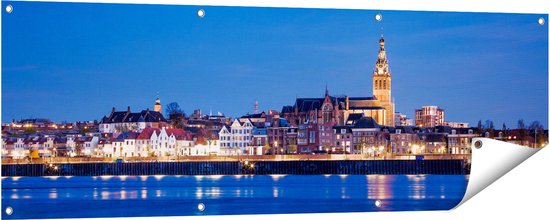 Gards Tuinposter Nijmegen Skyline met de Waal Rivier - 150x50 cm - Tuindoek - Tuindecoratie - Wanddecoratie buiten - Tuinschilderij