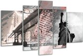 Glasschilderij Vrijheidsbeeld, New York - Grijs, Rood, Zwart, Wit - 170x100cm 5Luik - Foto Op Glas - Geen Acrylglas Schilderij - 6000+ Glasschilderijen Collectie - Wanddecoratie