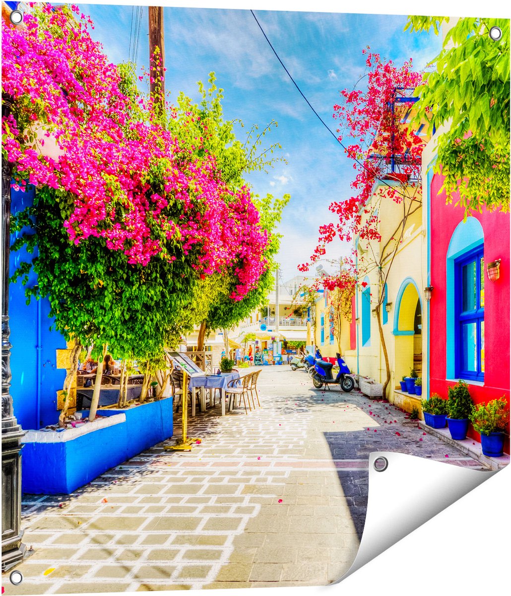 Gards Tuinposter Kleurrijke Straat op het Eiland Kos, Griekenland - 70x70 cm - Tuindoek - Tuindecoratie - Wanddecoratie buiten - Tuinschilderij Multikleur