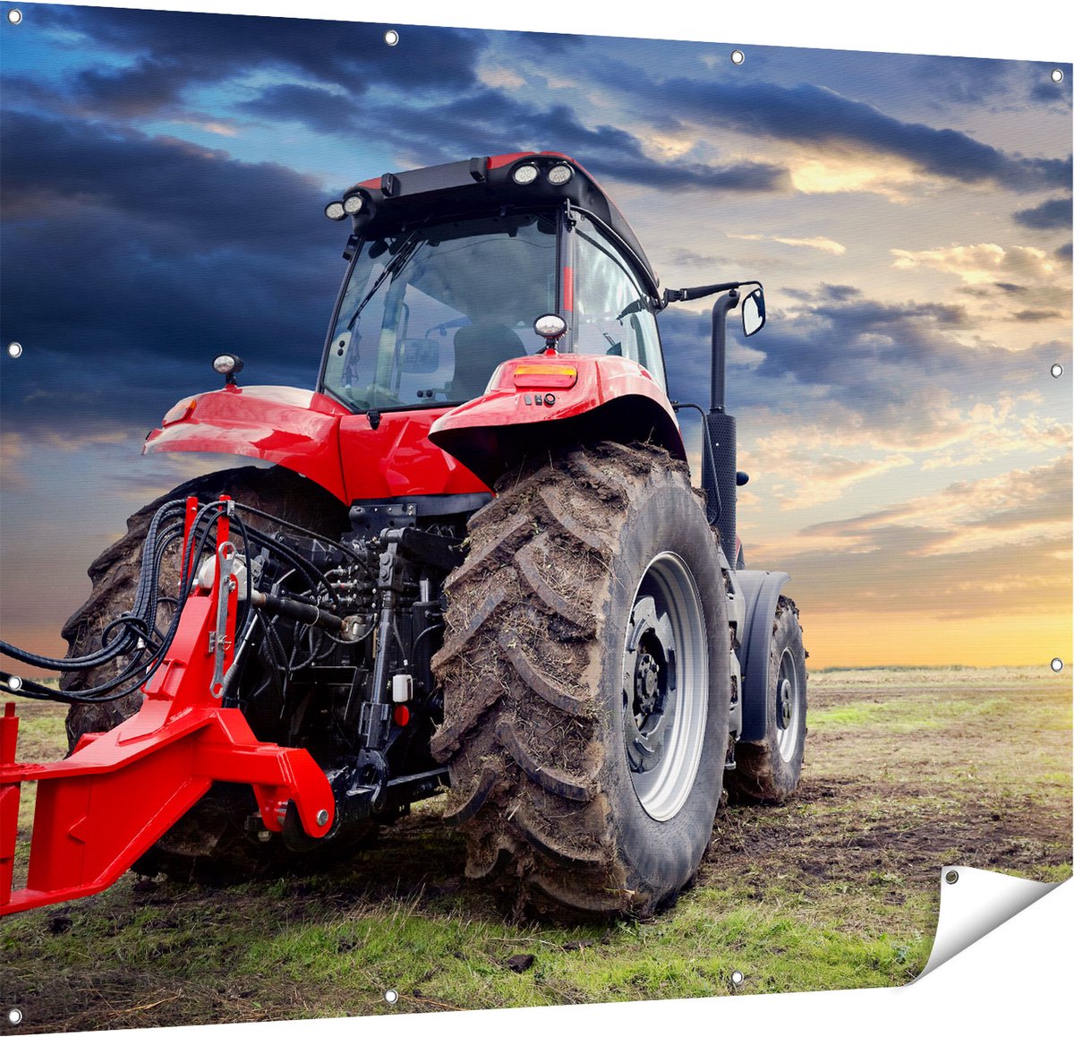 Gards Tuinposter Rode Tractor bij Zonsondergang - Trekker - 150x120 cm - Tuindoek - Tuindecoratie - Wanddecoratie buiten - Tuinschilderij Multikleur