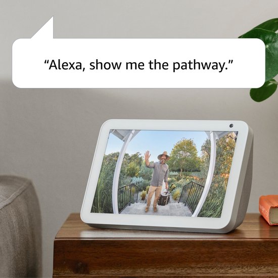 Echo Show toont live beeld van een man bij de voordeur die zwaait.