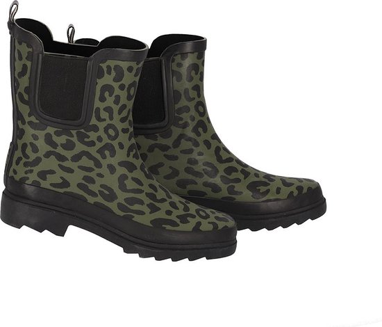 Paar groene Chelsea regenlaarzen met zwart luipaardprint en zwarte zool, van de zijkant gezien.