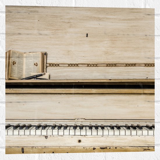 Muursticker - Oude Wit Houten Piano - 50x50 cm Foto op Muursticker
