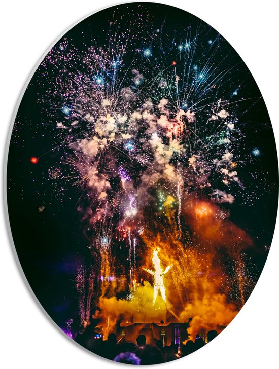PVC Schuimplaat Ovaal - Grote Vuurwerkshow boven Menigte Mensen - 30x40 cm Foto op Ovaal (Met Ophangsysteem)