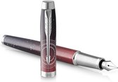 Parker IM Portal vulpen | premium lak met rood kleurverloop op roestvrij staal met chroomafwerking | medium penpunt met zwarte inkt navulling | geschenkdoos