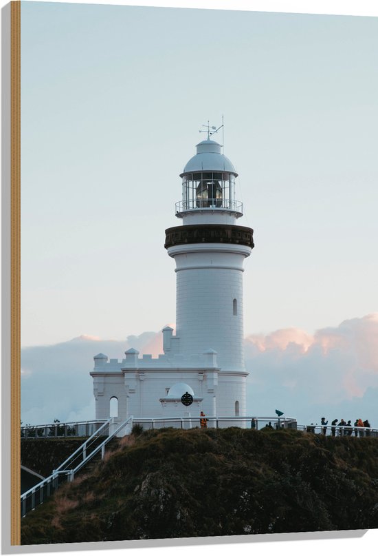 Hout - Witte Vuurtoren op Berg - 70x105 cm - 9 mm dik - Foto op Hout (Met Ophangsysteem)