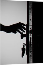 Acrylglas - Voordeur met Sleutels in het Slot (Zwart - wit) - 80x120 cm Foto op Acrylglas (Met Ophangsysteem)