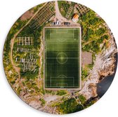 Dibond Muurcirkel - Bovenaanzicht van het Henningsvaer Voetbal Stadion in Noorwegen - 80x80 cm Foto op Aluminium Muurcirkel (met ophangsysteem)