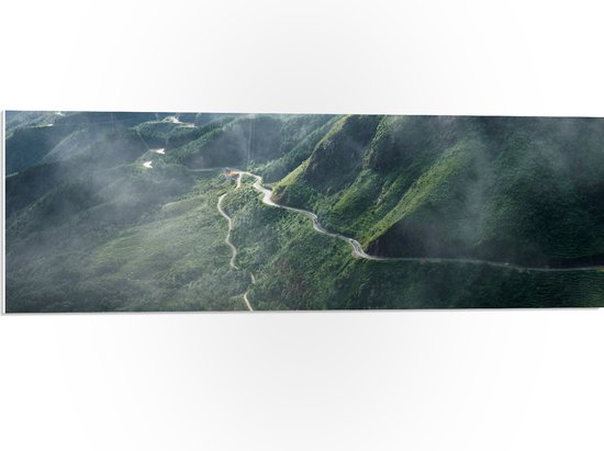 WallClassics - PVC Schuimplaat- Smalle Bergweggetjes in Wolken op Donkergroen Kleurige Berg - 90x30 cm Foto op PVC Schuimplaat