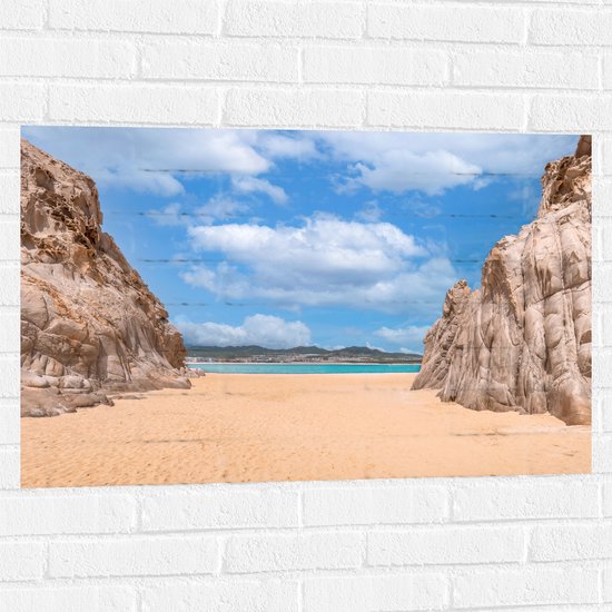 WallClassics - Muursticker - Rotsen op Strand van Playa Del Divorcio, Mexico - 90x60 cm Foto op Muursticker