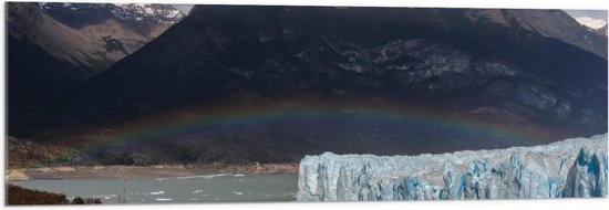 WallClassics - Acrylglas - Regenboog in Landschap met IJskappen - 120x40 cm Foto op Acrylglas (Wanddecoratie op Acrylaat)