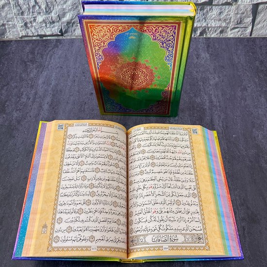 Rainbow Quran (Medium Formaat 17x24 cm ) Regenboog Koran Al Kareem