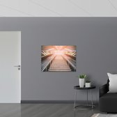 WallClassics - Poster Glanzend – Zonnestralen over Roltrap en Trap in Metrostation - 100x75 cm Foto op Posterpapier met Glanzende Afwerking